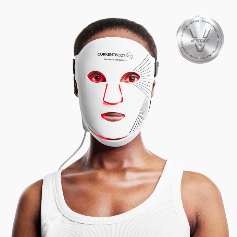 CurrentBody Skin LED Mask Series 2 på modell